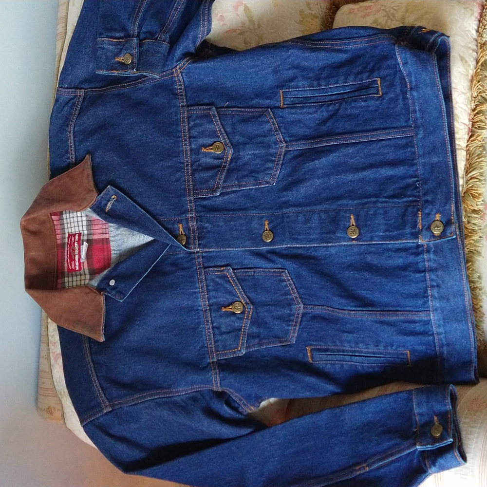 MARLBORO COUNTRY STORE Blue Jean Jacket Adult size Small